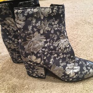Merona boots, size 10 navy print